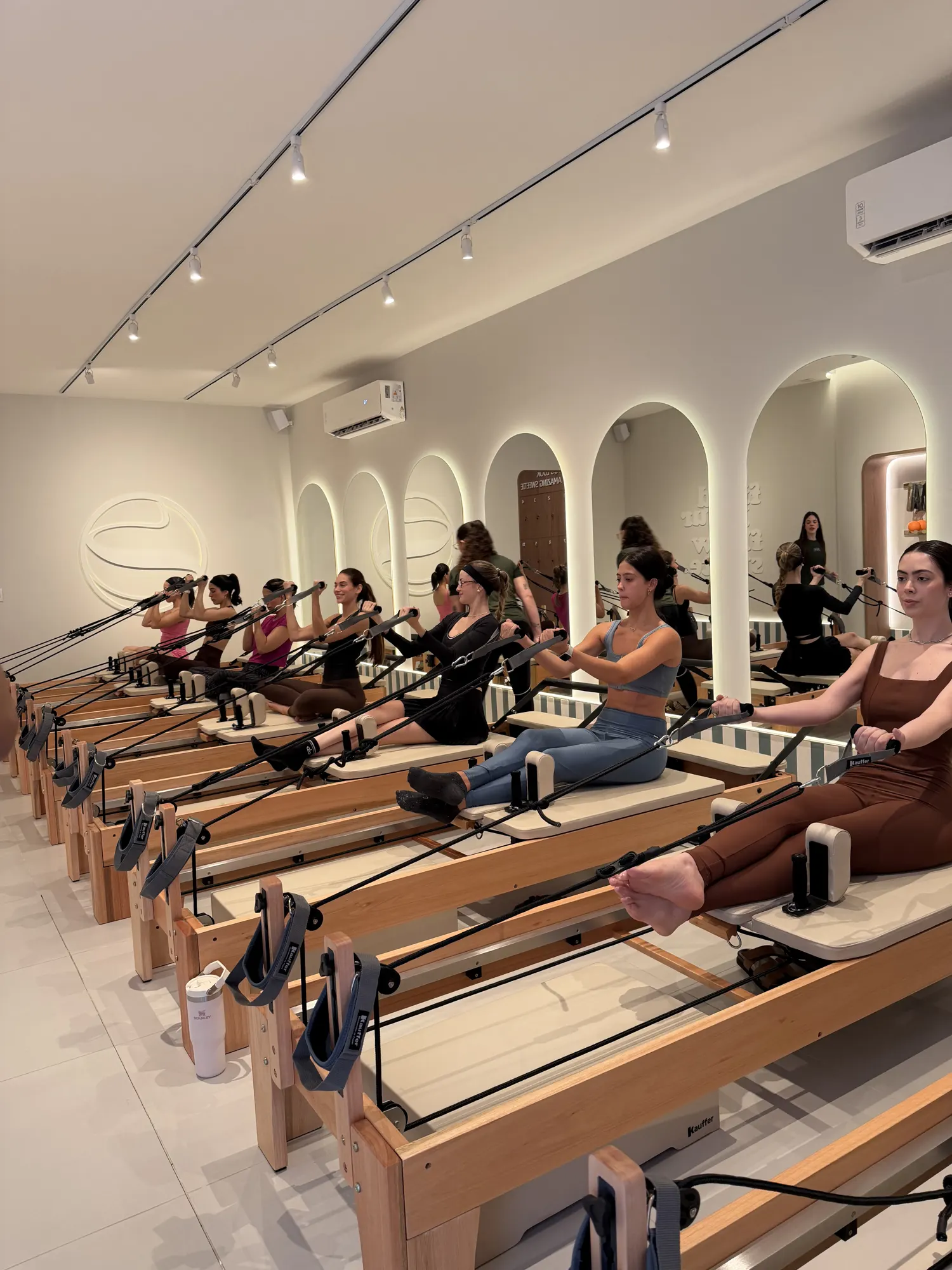 Turma de inauguração do Söe em aula no reformer